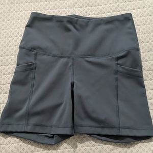 Yogalicious High Rise 5" seam Shorts XS